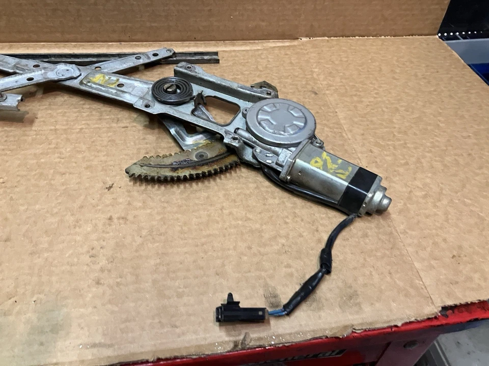 NISSAN 240SX 1995-1998 REGULADOR VENTANA MOTOR LADO PASAJERO Foto 2 de 4