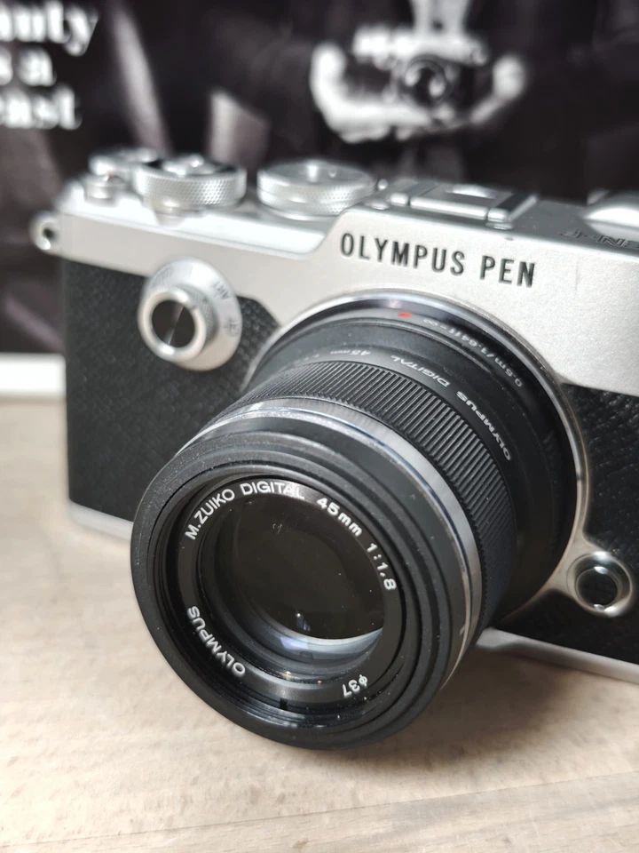 Olympus PEN-F Digital Silver + Objectif 45mm f/1.8 - Boîte Complète - État Top - Photo 2/4