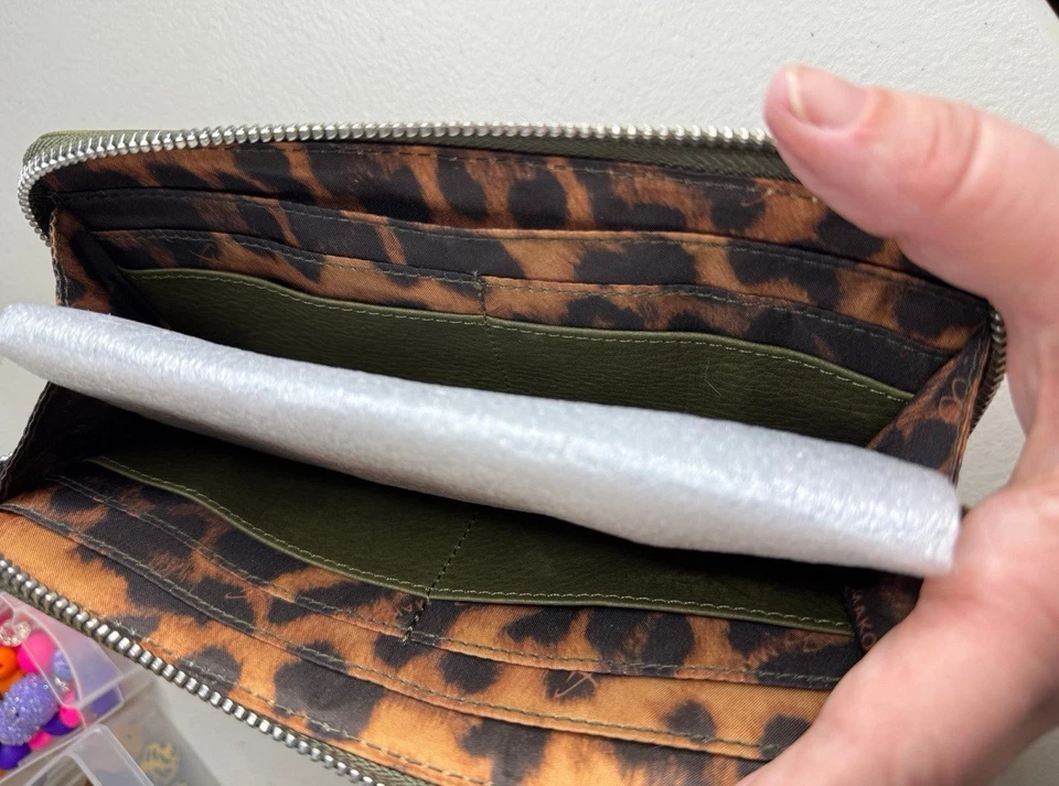 B Makowsky Cartera de Cuero Verde Oliva con Cierre de Cremallera Foto 3 de 4