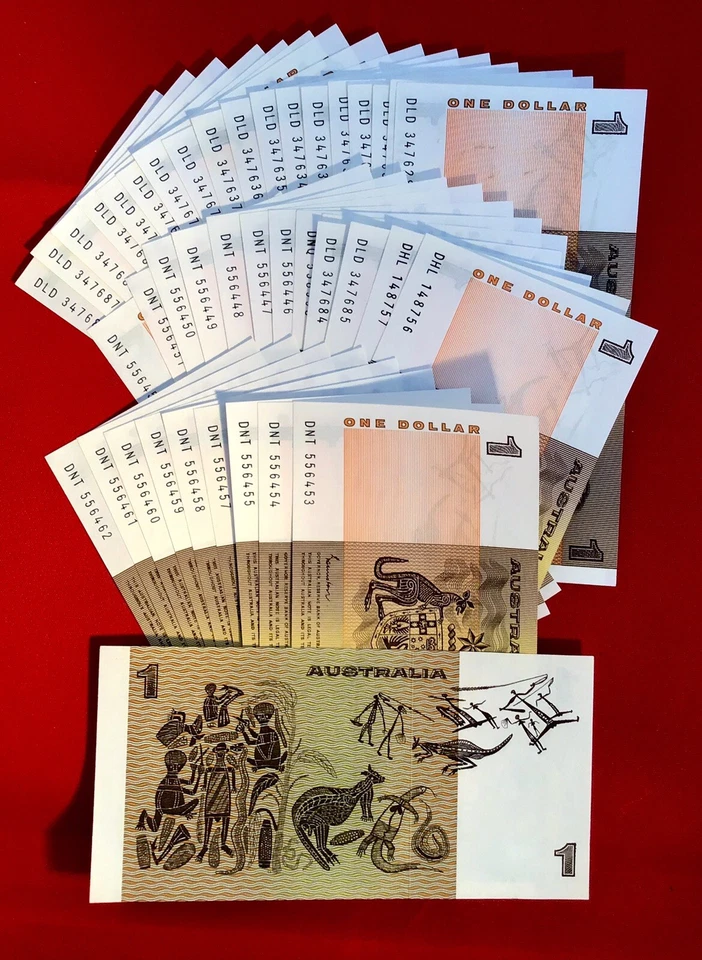 Billete de $1 de papel decimal australiano en estado sin circular. Secuencia en serie. Foto 3 de 4