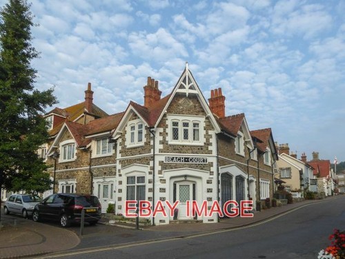 PHOTO BEACH COURT FORE STREET BEER DEVON AS SEEN IN THE EARLY MORNING LIGHT. T - 第 1/1 張圖片