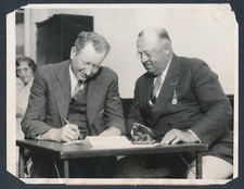1929 DAZZY VANCE SIgnes with Dodgers (Wilbert Robinson) Vintage Baseball Photo