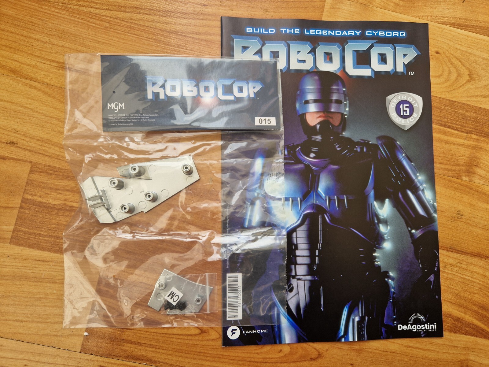 DEAGOSTINI FANHOME BUILD YOUR OWN THE LEGENDARY ROBOCOP ISSUE PART 15