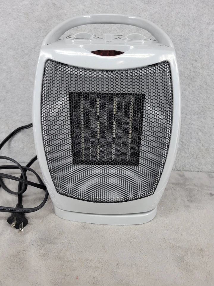 Aquecedor elétrico oscilante de cerâmica Comfort Zone modelo CZ449E 120V 1500W - Imagem 2 de 4