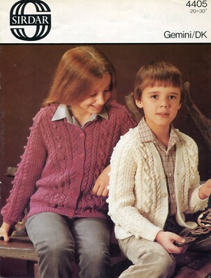 Sirdar 4405 Baby Kind Zopfmuster Strickjacken DK 20-30'' Vintage Strickmuster
