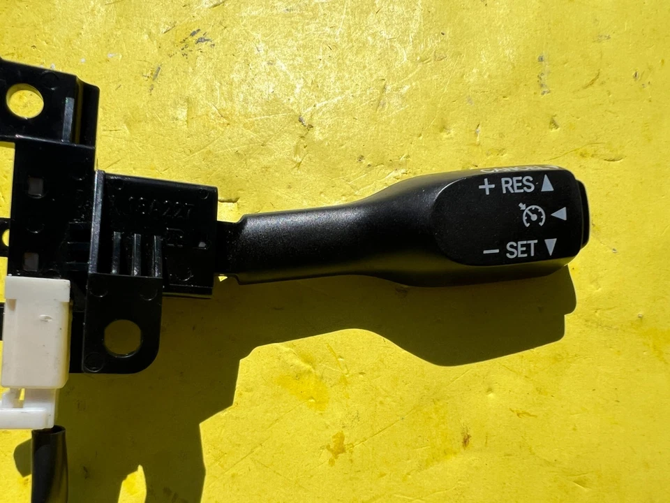 GENUINE 2013 -2015 TOYOTA VENZA  STEERING WHEEL COLUMN CRUISE CONTROL SWITCH OEM - Image 2 of 4