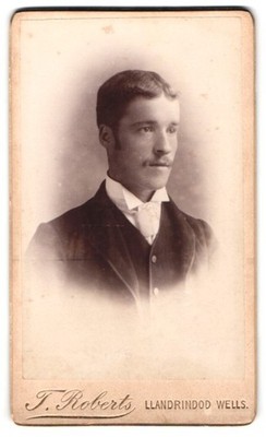 Fotografie T. Roberts, Llandrindod Wells, Porträt eines Mannes 