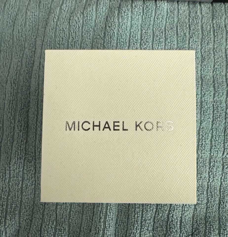 Men’s Michael Kors Watch Excellent Condition Authentic with original packaging  - Image 3 of 3