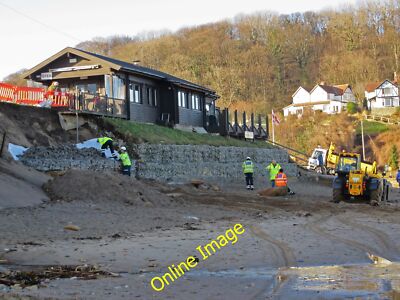 Foto 12x8 Surge Gezeitenschaden, Sandsend Sandsend\/NZ8612 Männer sind bei der Arbeit sh c2014