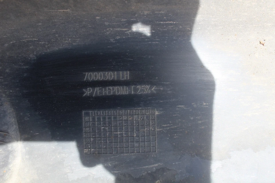 03-05 FALDA LATERAL IZQUIERDA LAND RANGE ROVER LH FALDA LATERAL MOLDEADA BASCULANTE V911 Foto 2 de 4