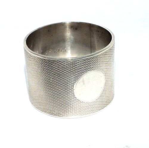 Solid silver vintage napkin ring with engine turned design - Picture 1 of 6