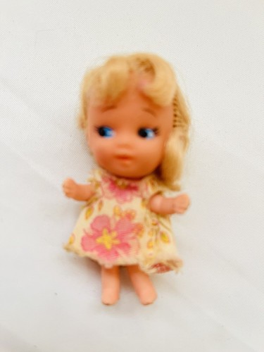 Vintage Uneeda Blonde Hair Blue Eyes Mini Doll 2.5" Hong Kong - Picture 7 of 7