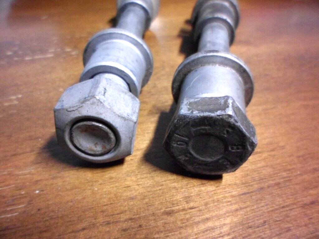 2008 Maserati Quattroporte - Front Strut Bottom Bolt Pair Left & Right Side