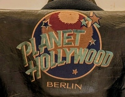 VIP Planet Hollywood Berlin Lederjacke Geschenk von Steven Seagal 
