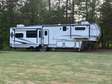 2022 Keystone Montana 5th Wheel RV - Currently Owned by Dog the Bounty Hunter