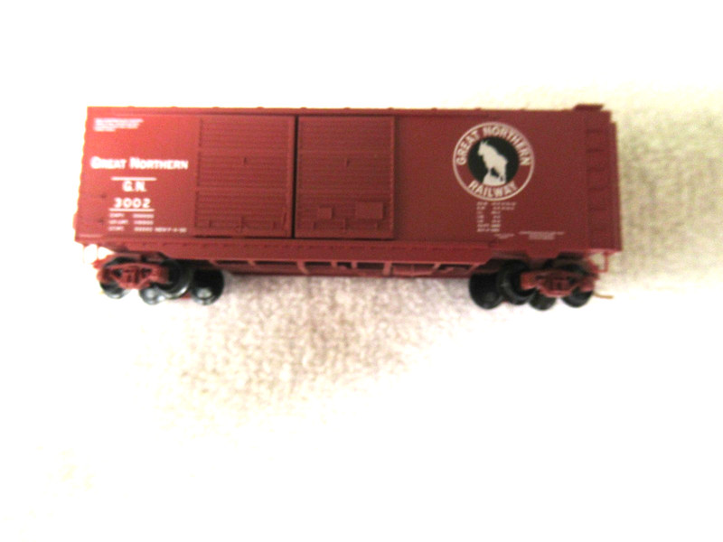 N SCALE MICRO TRAINS GREAT NORTHERN GN 3002 BOX CAR