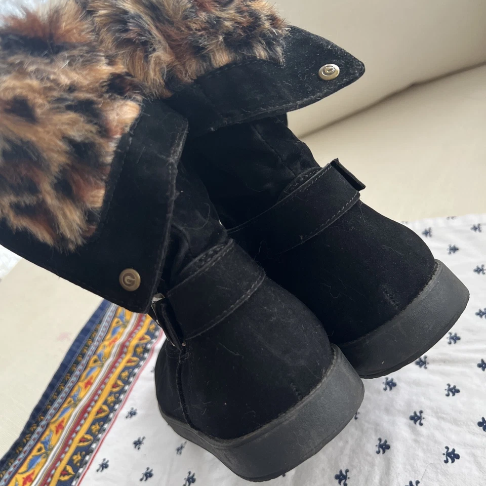 Guess Amaze piel animal print negra talla 10 Foto 4 de 4