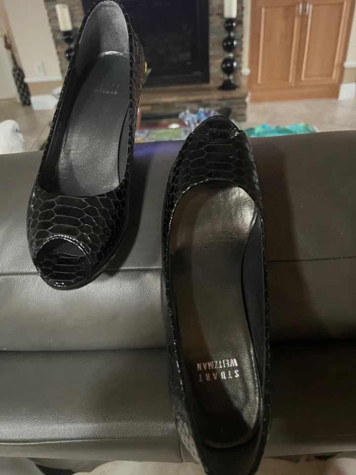 Sapatos Stuart Weitzman salto alto cunha biqueira aberta - Imagem 3 de 4