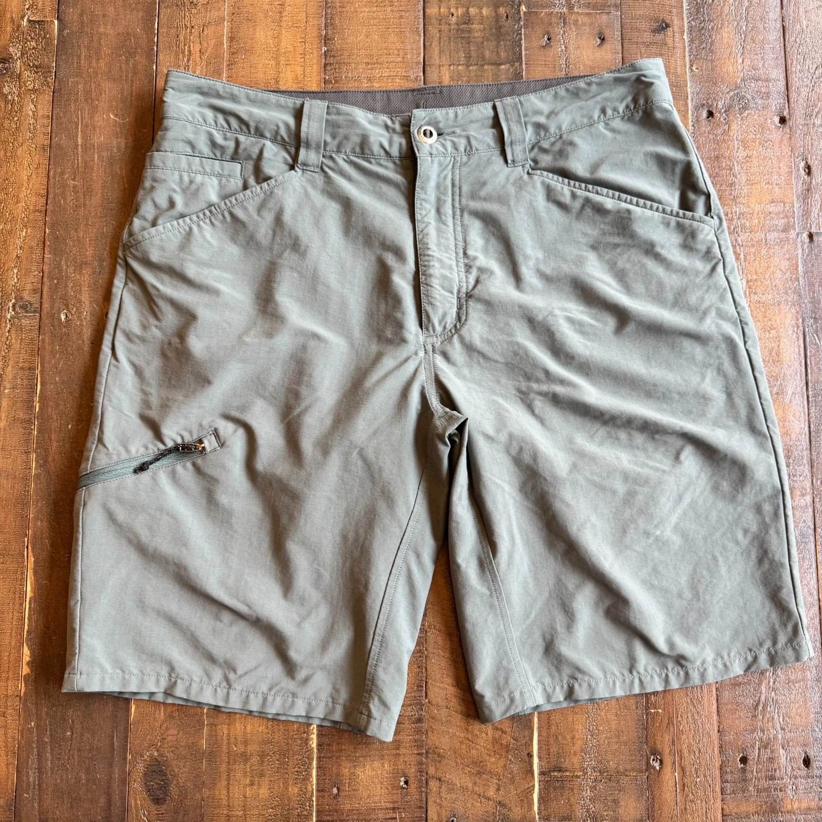 Patagonia Quandary Cargo Shorts Men's W34xL10 (Tag 33) Green Hiking Performance