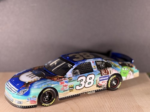 Elliott Sadler Pirates Of The Caribbean 2006 1:24 Ford Fusion Diecast - Picture 2 of 14