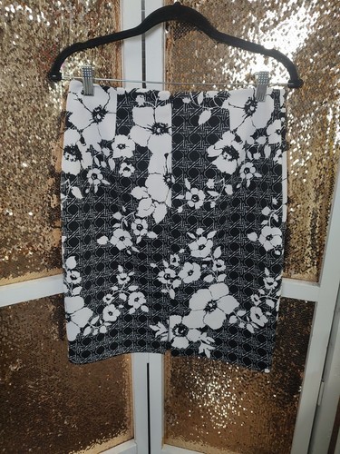 White House Black Market Skirt New Size 4 Black White Floral - Picture 10 of 13
