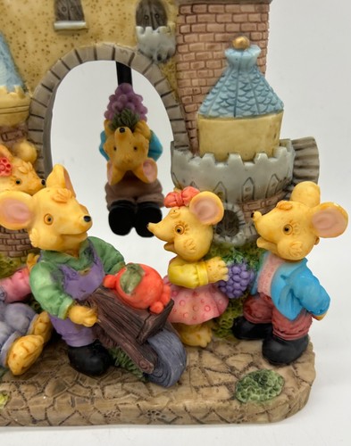 Nuevo Lindo 6”x11” Ratón Familia Castillo Escena con Péndulo Estante/Mesa/Reloj de Escritorio - Imagen 4 de 9