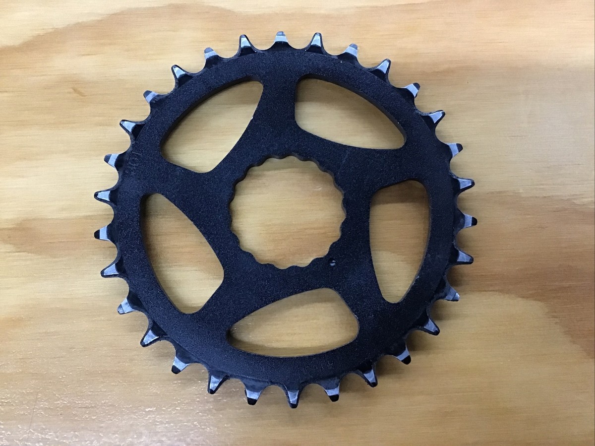 Distinction 1〜3 absoluteBLACK Oval 104 BCD 4-Bolt Chainring - The Peddler