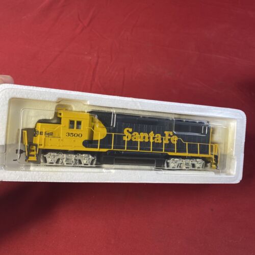 Bachmann HO Scale SantaFe GP40 Diesel #3500 W/Original Box & Manual (Item 63502) - Picture 3 of 14