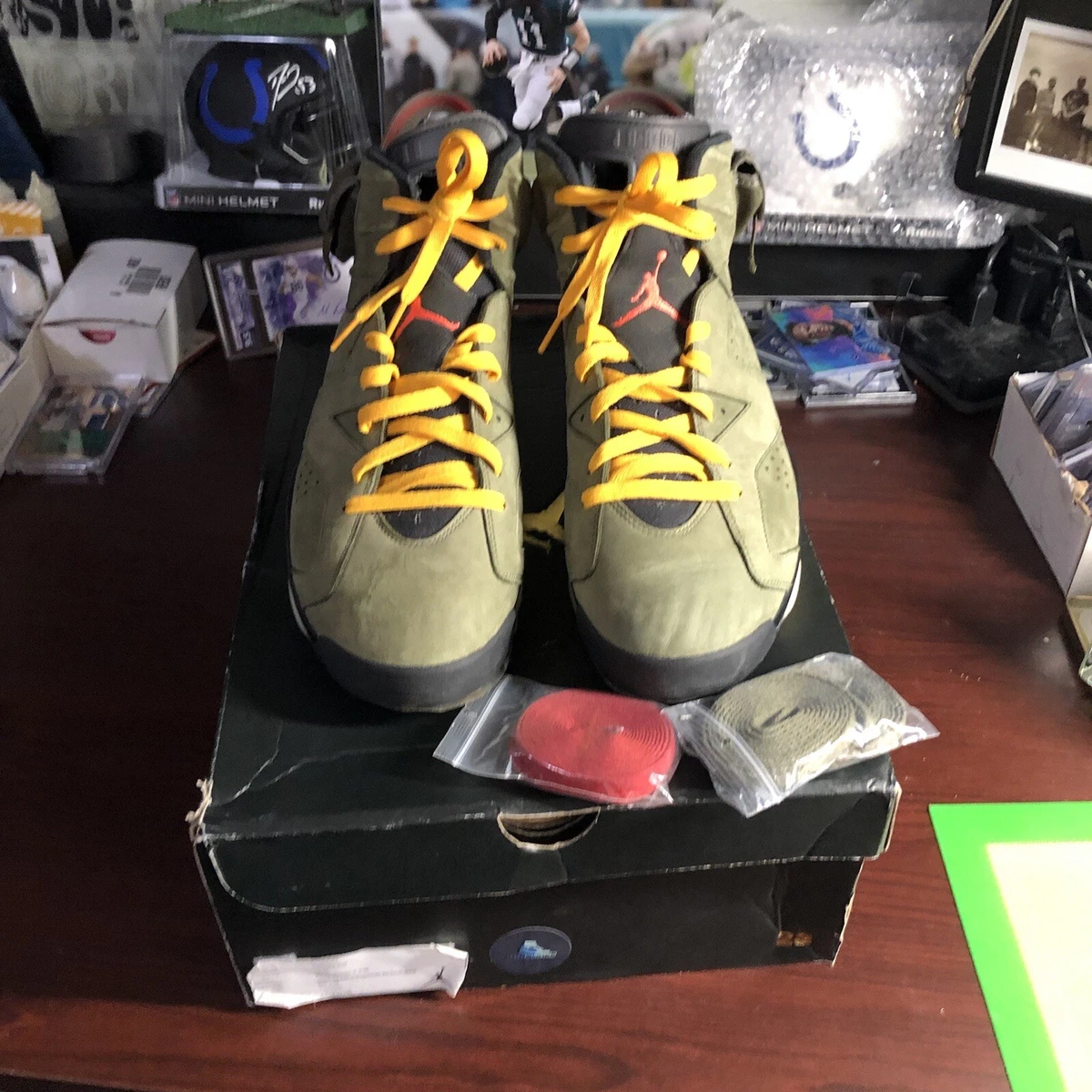 Travis Scott olive 6s worn but still in great condition authentic original box ?Size 12 - Jordan 6 Retro x Travis Scott Olive 2019  main image 3