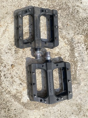 Nukeproof Neutron EVO flat pedals for mountain bikes UK
