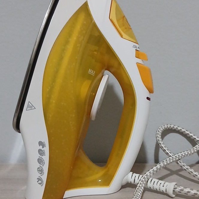 ADEMCO Ferro da stiro a vapore con filo per indumenti bianco/giallo