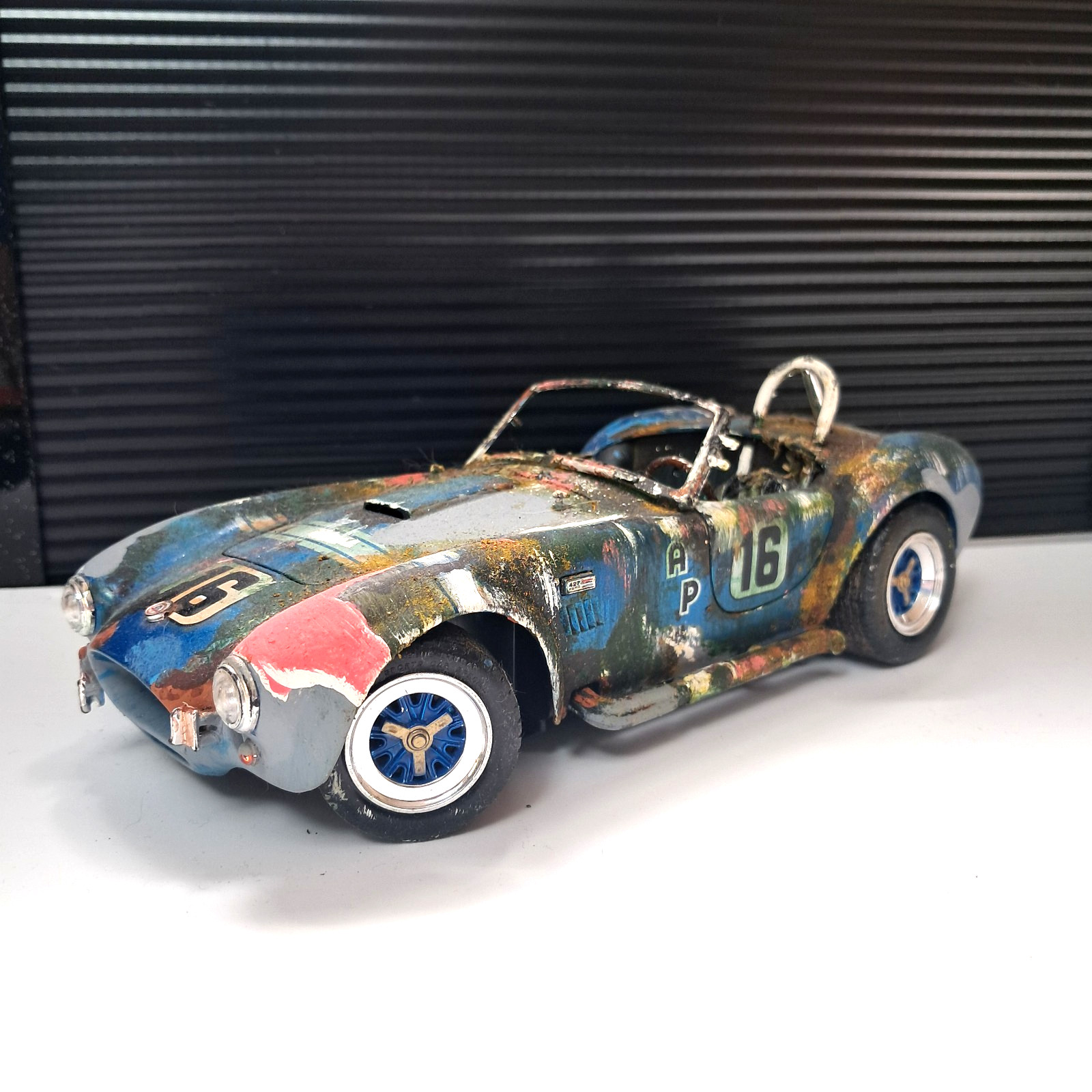 Voiture miniature 1/18 Rare Ford Shelby Cobra Top Diorama Garage Unique