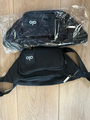 Alo Yoga Explorer Belt Bag – Black Fanny Pack, Crossbody Waist Bag