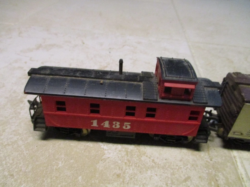 VTG Lot Fleischmann HO Metal Freight Cars Caboose Western Pacific - Image 4 of 4