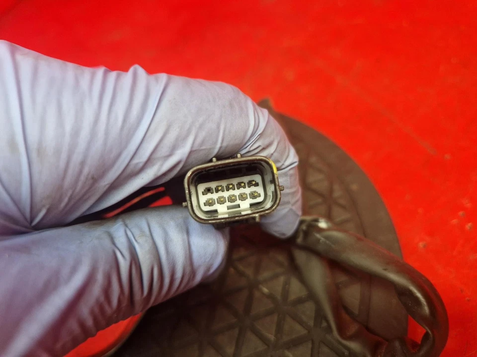 VESPA ELETTRICA INTERRUPTOR LATERAL DERECHO ENGRANAJE 2023 Foto 4 de 4