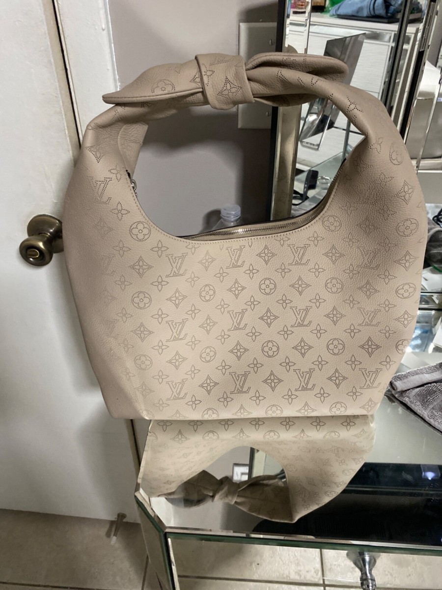 Louis Vuitton ルイヴィトン Why Knot PM ワイノットPM Louis Vuitton beige why knot pm women | eBay