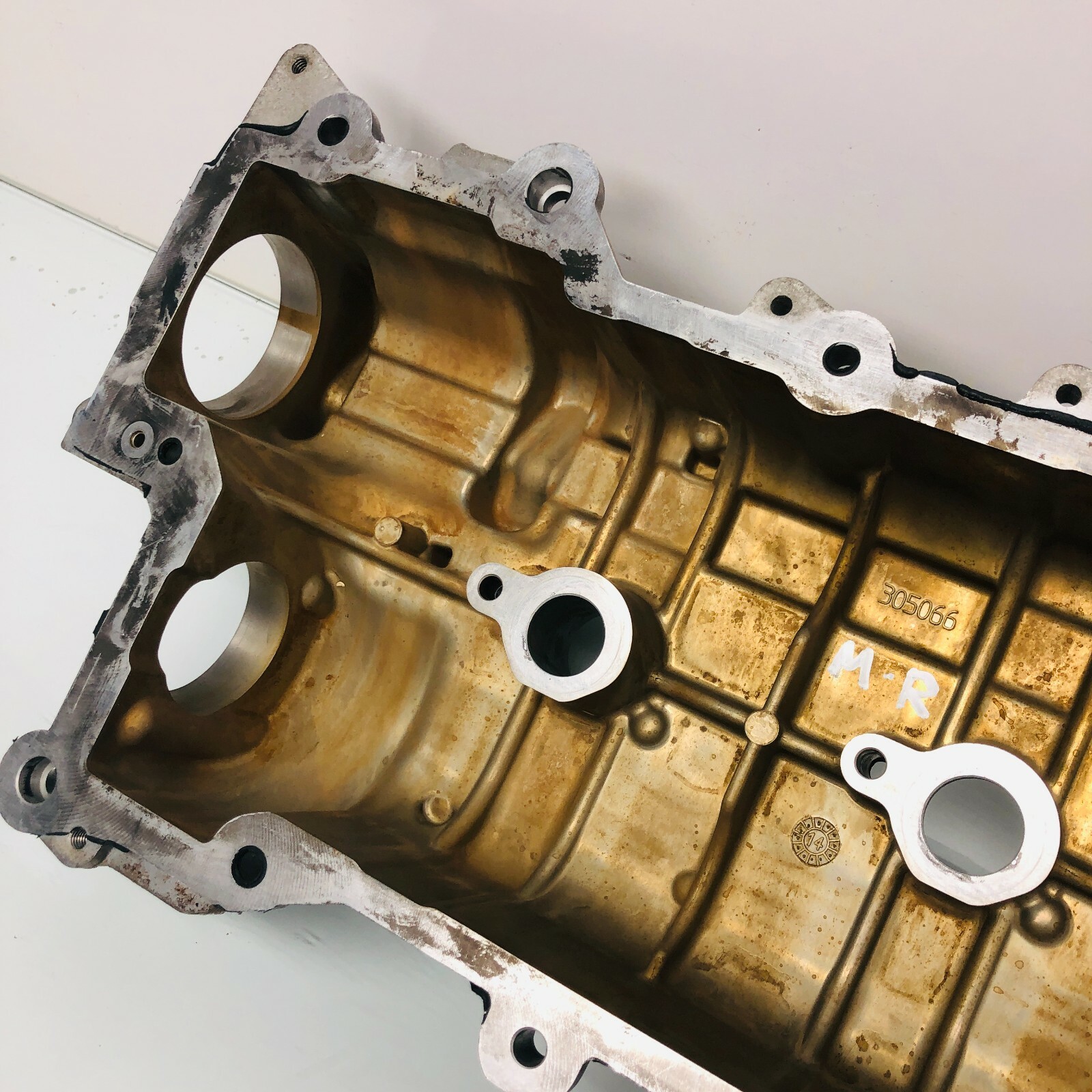 2014 - 2019 Maserati Ghibli Passenger Right Engine Cylinder Head Valve Cover OEM