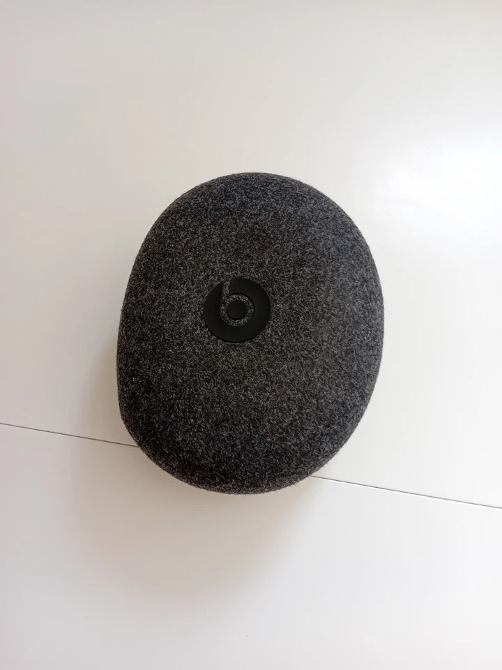 Beats Solo Pro, photo 2 of 3