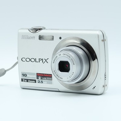 【極美品】Nikon COOLPIX S220 シルバー 極美品】Nikon COOLPIX S220 シルバー