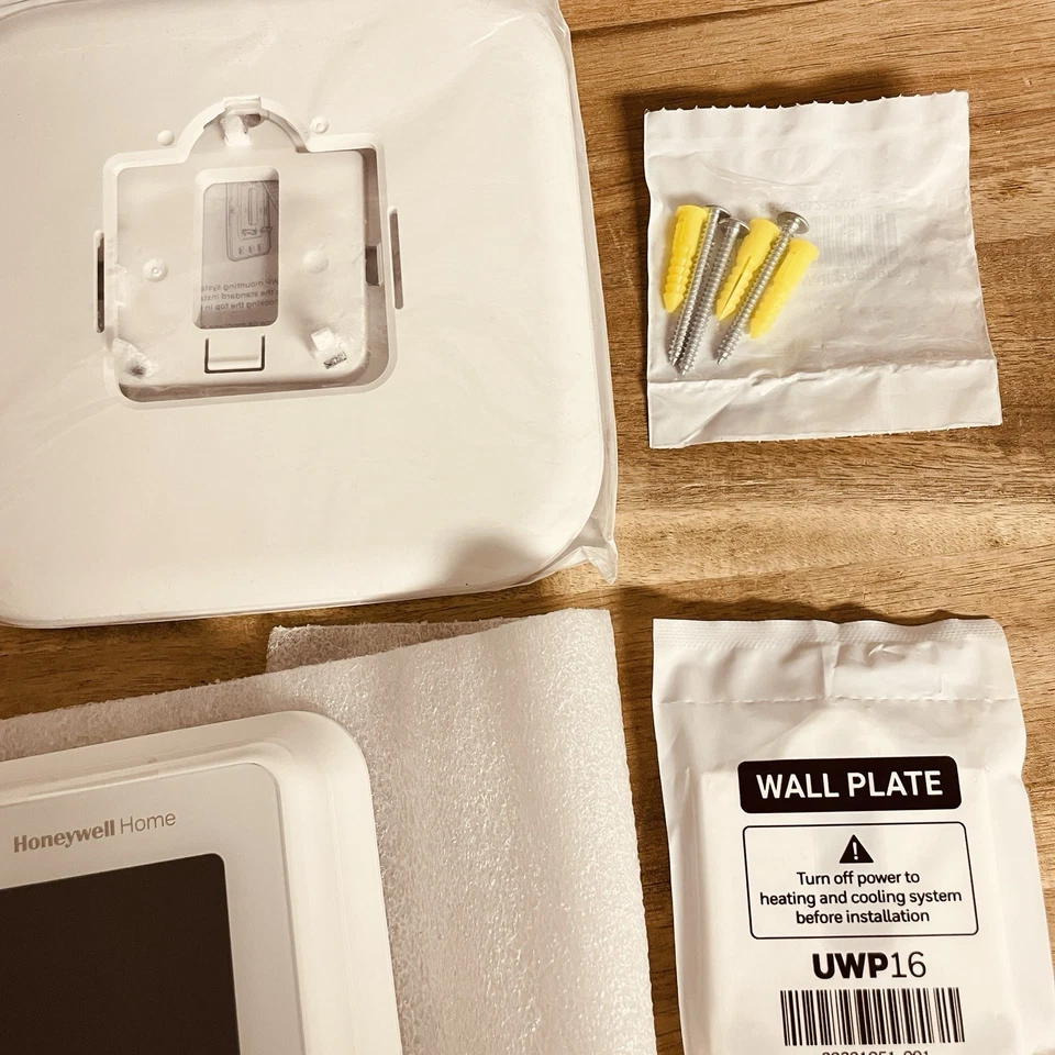 Honeywell Home T10+ pro Smart Thermostat THX321WF3003W RedLINK WiFi (No Sensor) - Image 4 of 4