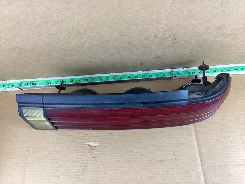 Conjunto de luz trasera derecha del lado del pasajero Chevrolet Córcega 1991-1992 Foto 2 de 4