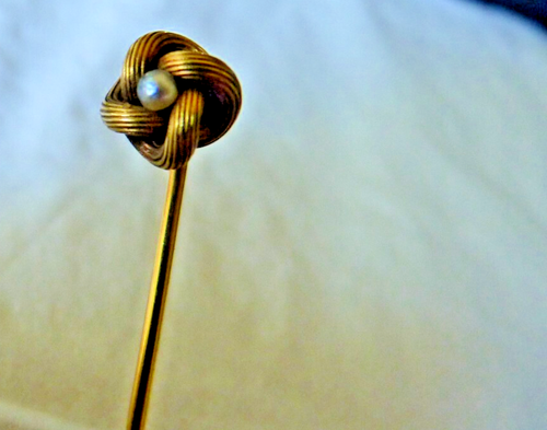 Antiguo PIN DE PALO DE ORO AMARILLO DE 14 K NUDO DE AMOR de colección pequeña perla semilla - Imagen 5 de 5