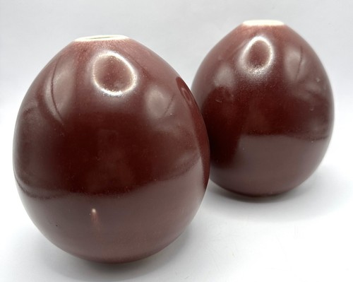 2 West Elm Bud Vases tear drop shaped dark maroon 6” Tall - 第 4/5 張圖片