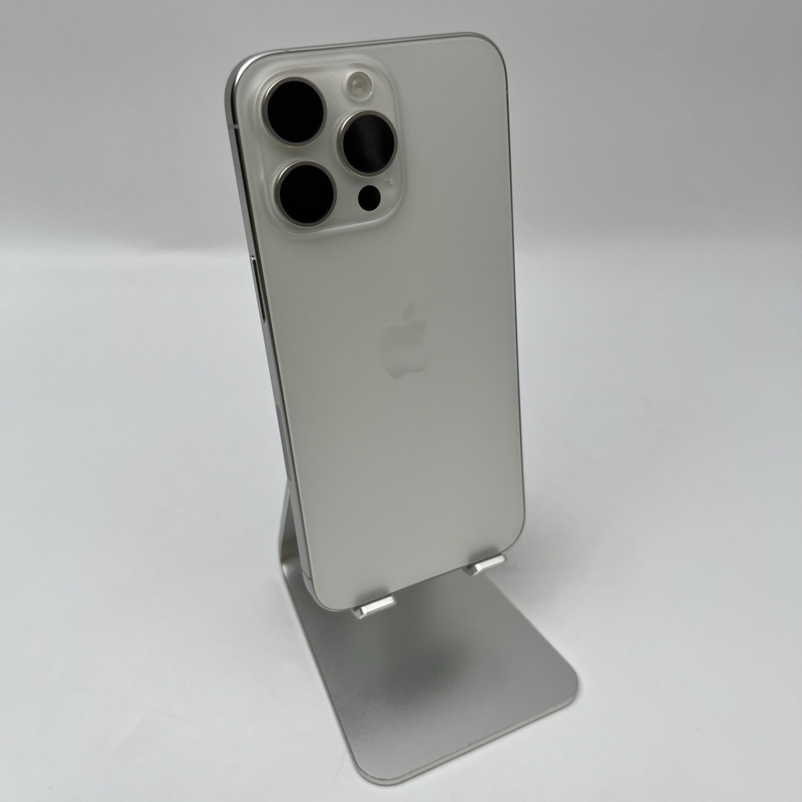 Apple iPhone 15 Pro Max 256GB White Titanium (AT&T Only) BH 90%  Used Condition