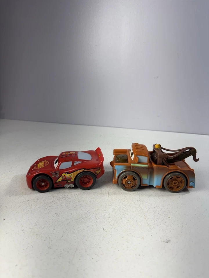 Disney Pixar Cars Shake N Go Lightning McQueen Tow Mater Bundle 2005 Foto 3 de 4
