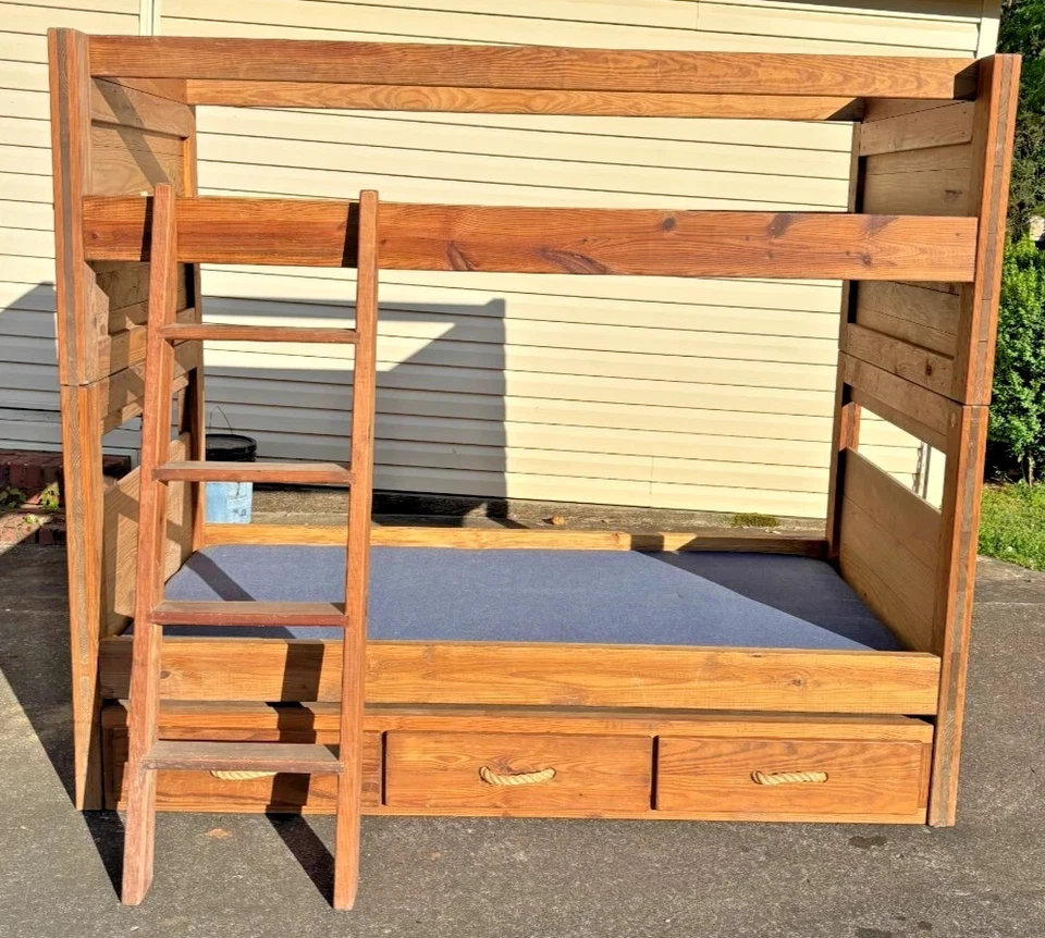 Litera de madera maciza de pino de los años 80 This End Up cajones envejecidos vintage no incluidos Foto 3 de 3