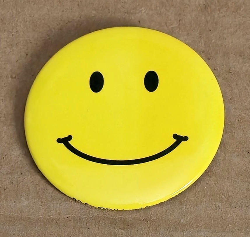 Vintage Smiley Happy Smile Face Yellow Pin Pinback 2