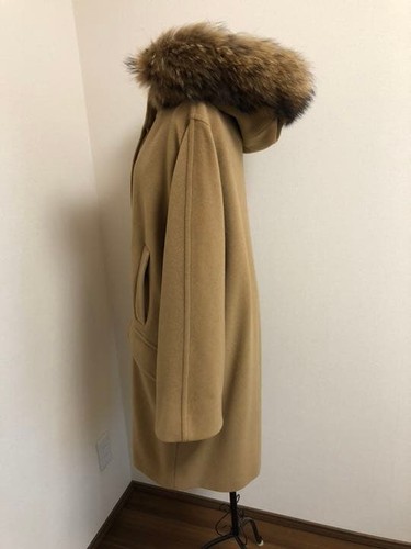 MaxMara Camel Wool Coat with Raccoon Fur Collar, Size M, Italy Made, Near Mint - Picture 2 of 7