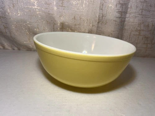 Vintage Pyrex YELLOW Large Primary Nesting Mixing Bowl #404 • 4 Qt 10” USA