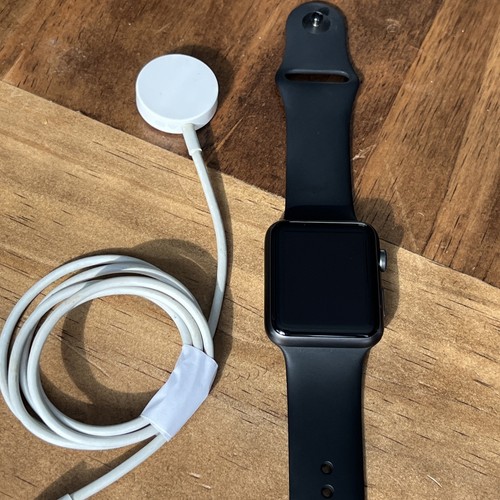 APPLE Watch Smartwatch -Series 1 -42 mm -Black Silicone -Includes: Cord & Strap - Photo 3 sur 9